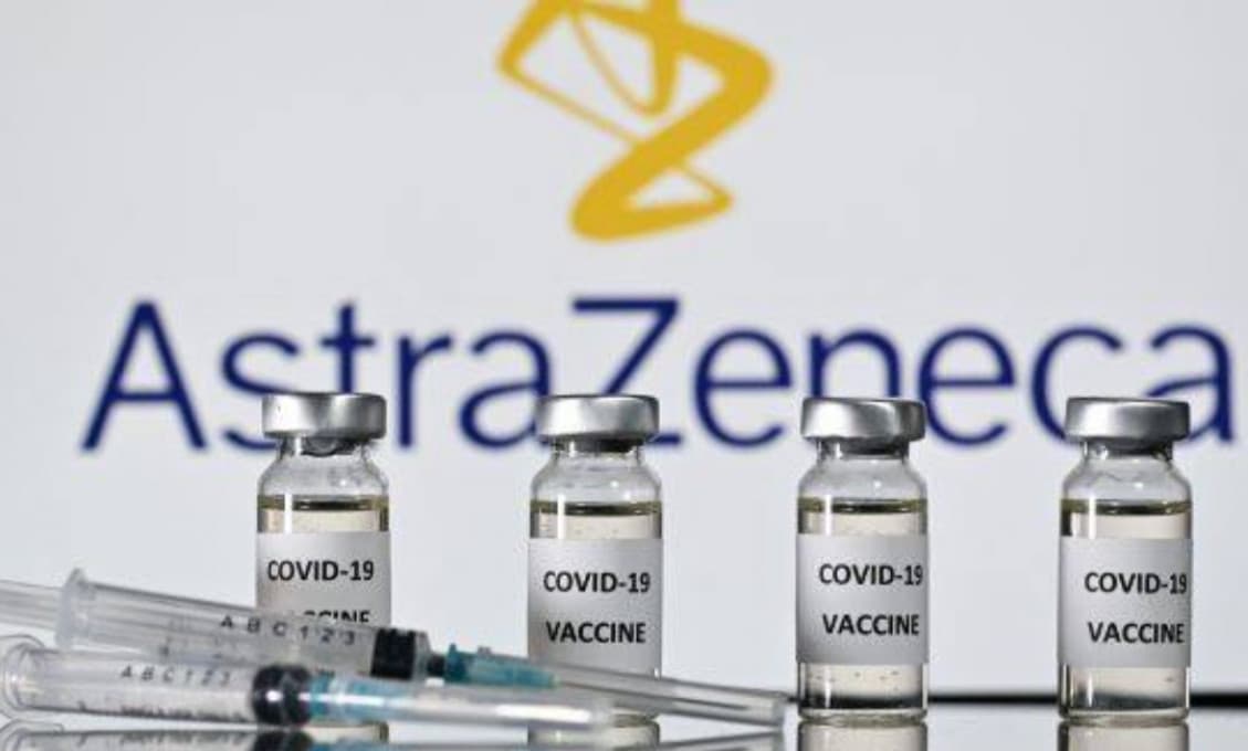 Britskí vedci opísali možný spúšťač výskytu zrazenín po podaní AstraZenecy