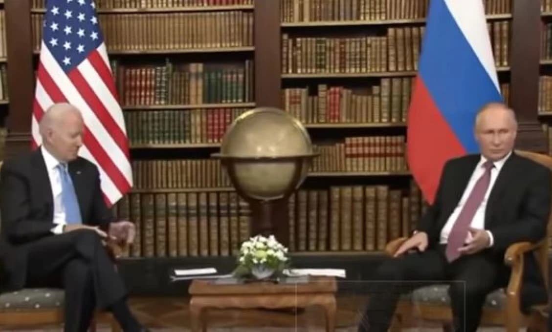 Putin varoval Západ a Ukrajinu, aby neprekračovali „červené čiary" Kremľa. Biden: „Nebudem akceptovať nikoho „červenú čiaru“!“