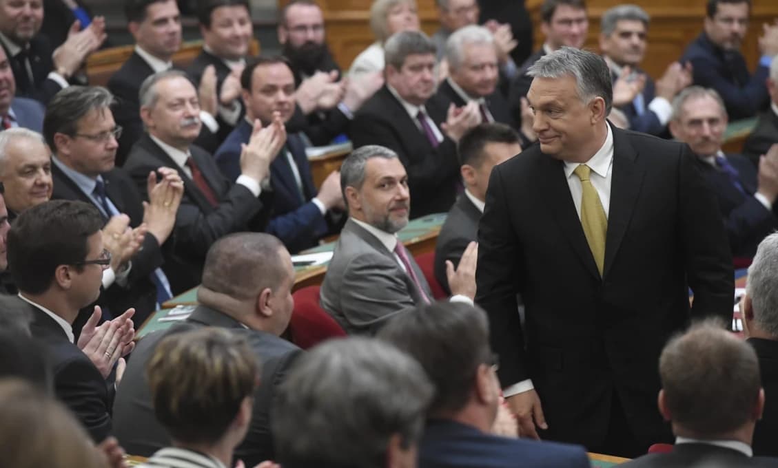 Maďarsko: Fidesz zahlasuje za zbavenie imunity štátneho tajomníka Völnera
