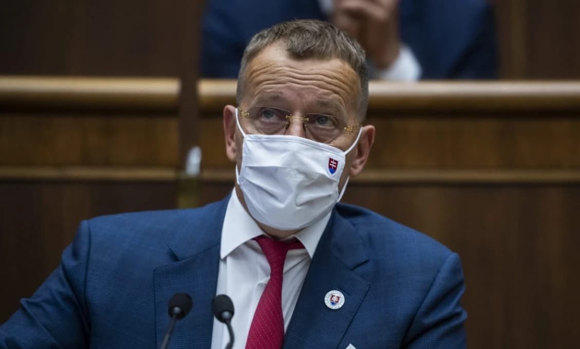 B. Kollár považuje zákaz nestretávať sa počas sviatkov za nelogický
