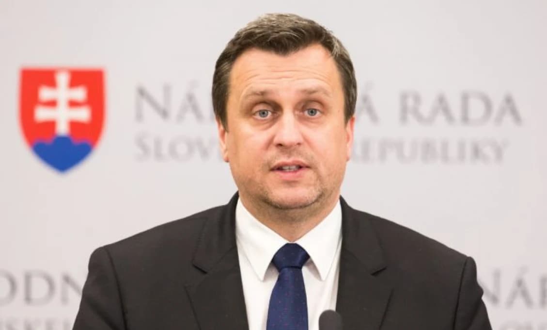 Výzva SNS premiérovi - zastavte povinné očkovanie!