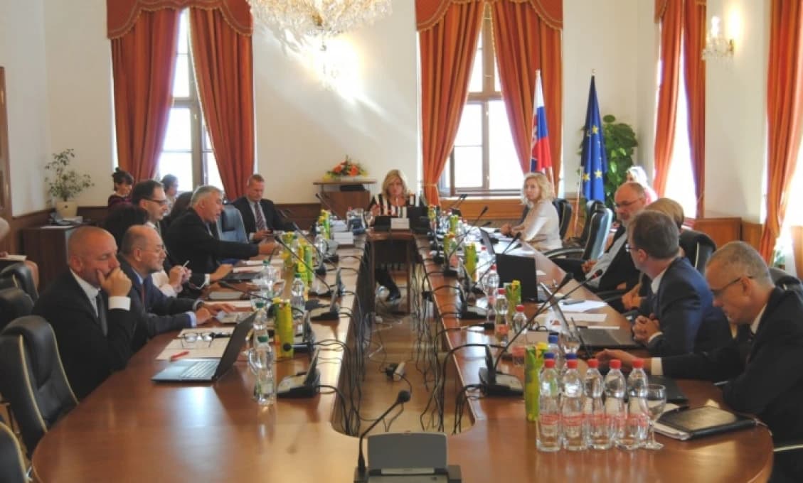 Sudca Miľan rúško odmieta. Pozrite ako to hodnotí Súdna rada