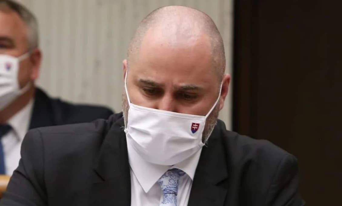 Nechce sedieť vedľa dedolesa a šéfky klubu SaS: poslanec Linhart požiadal o svoje presadenie do radov opozície