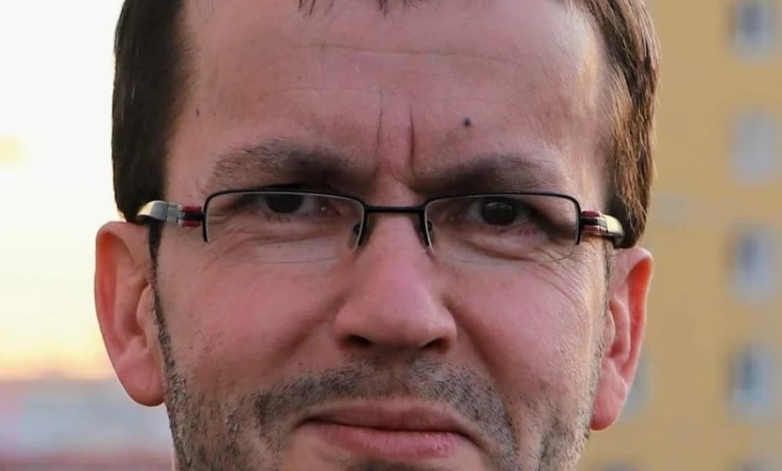 Tak ako to je? Najprv 300 eur, potom tým istým ľuďom domáce väzenie? Matoviča kritizuje koaličný poslanec