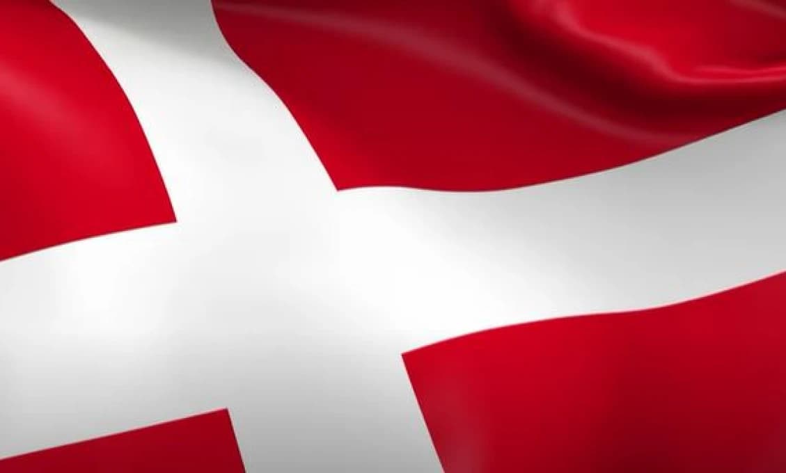Dánsko: Nechráni ani „booster“ - 83 percent osôb infikovaných omikronom je zaočkovaných 2- či 3-krát