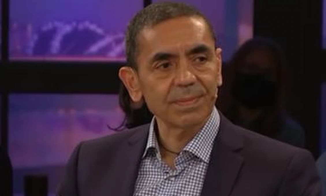 Na zastavenie Omikronu 3 dávky vakcíny NESTAČIA ! - varuje zakladateľ spoločnosti BioNTech Ugur Sahin