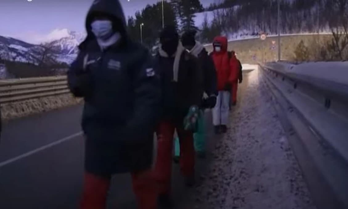 Napriek zime: Utečenecká trasa cez Alpy do Francúzska – „Nenechajte nikoho zomrieť v horách!“ (VIDEO)
