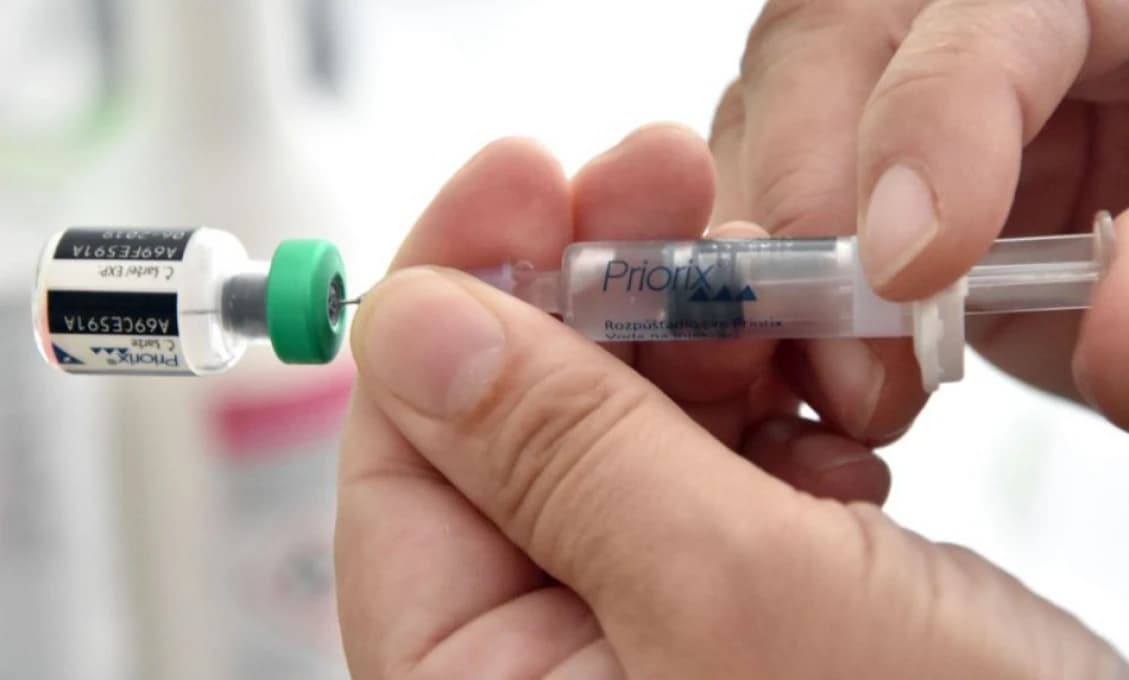 ŠTYRI dávky vakcíny za rok? Ochrana voči Omikronu po 10 týždňoch od očkovania klesá na 35 percent
