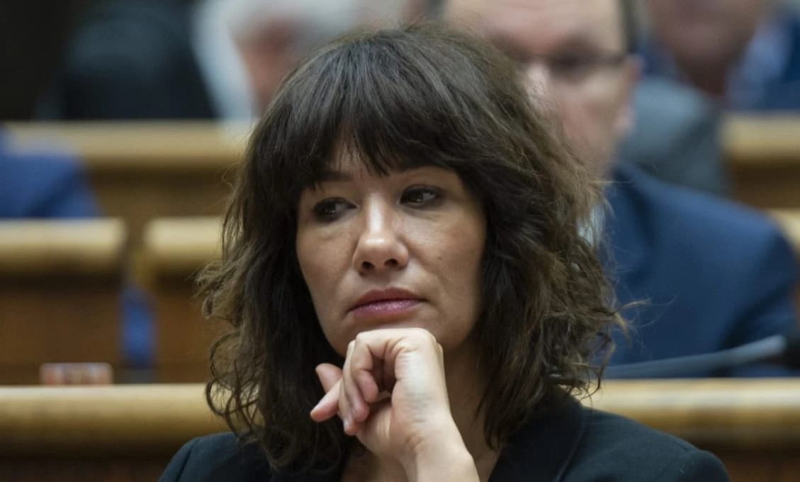Foto europoslankyne v plavkách. To sú KRIVKY!
