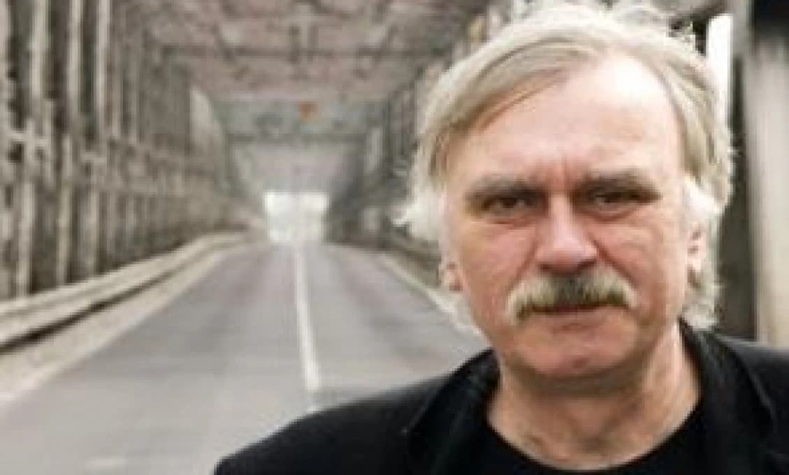 S dôverou niekedy treba začať, a to aj za cenu drobných prešľapov (Oliver Bakoš)