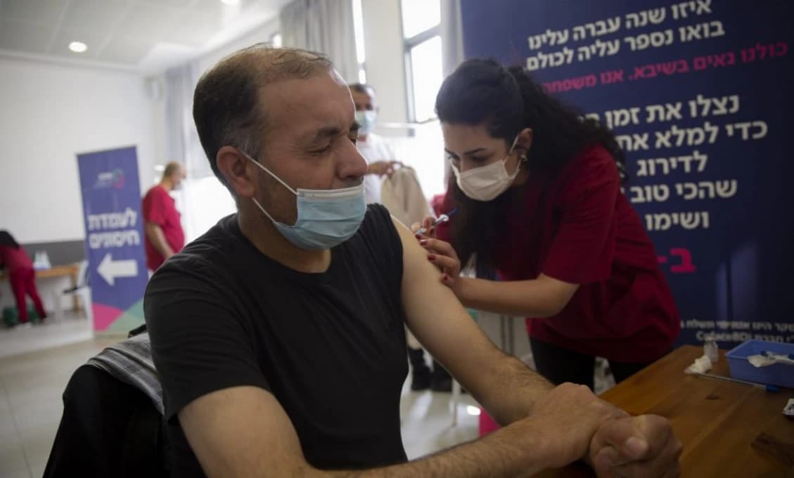 Izrael zažíva najsilnejšiu vlnu NAPRIEK alebo VĎAKA (?) očkovaniu