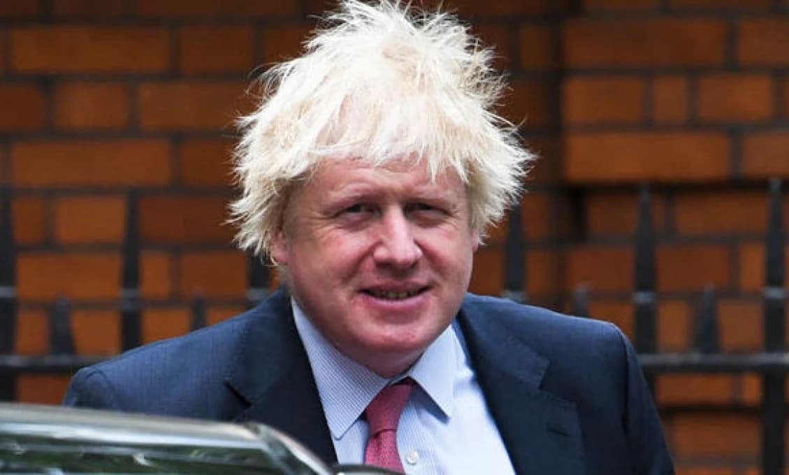 A „Partygate“ pokračuje: Líder britskej opozície trvá na tom, aby Johnson odstúpil v národnom záujme