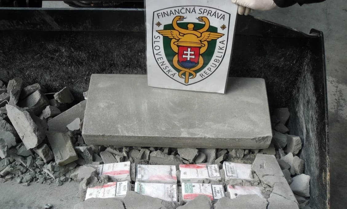Colný úrad zlikvidoval 4100 litrov liehu, na skompostovanie čaká 10 ton tabaku
