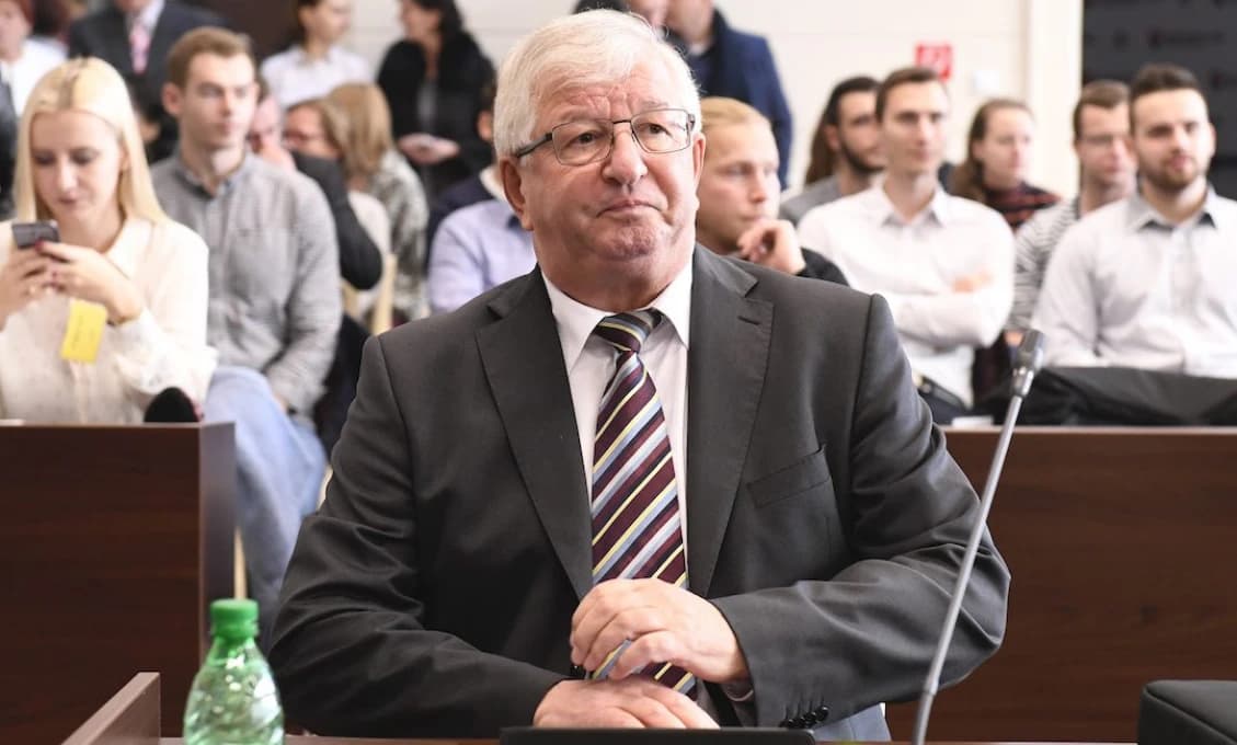 Predseda Súdnej rady Ján Mazák sa ospravedlnil