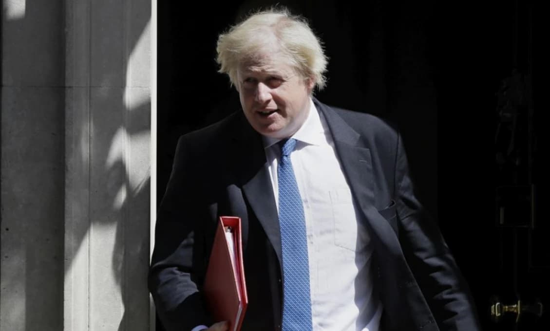 The Guardian: Johnson sa zúčastnil na večierku počas lockdownu v januári 2021