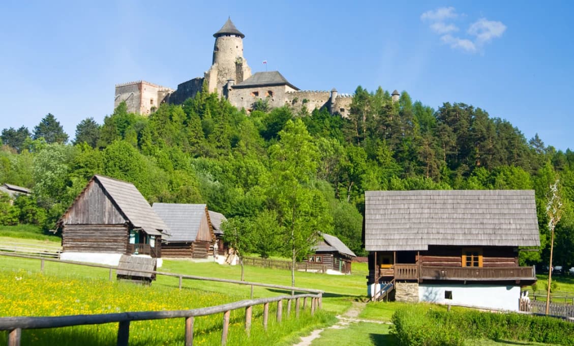 St. Ľubovňa: V rámci obnovy tretieho nádvoria chcú vytvoriť aj sokoliarsky dvor
