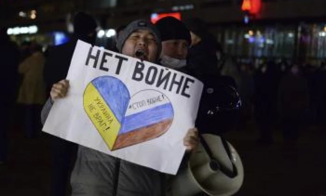 Tisíce Rusov protestujú a skandujú: Nie vojne!