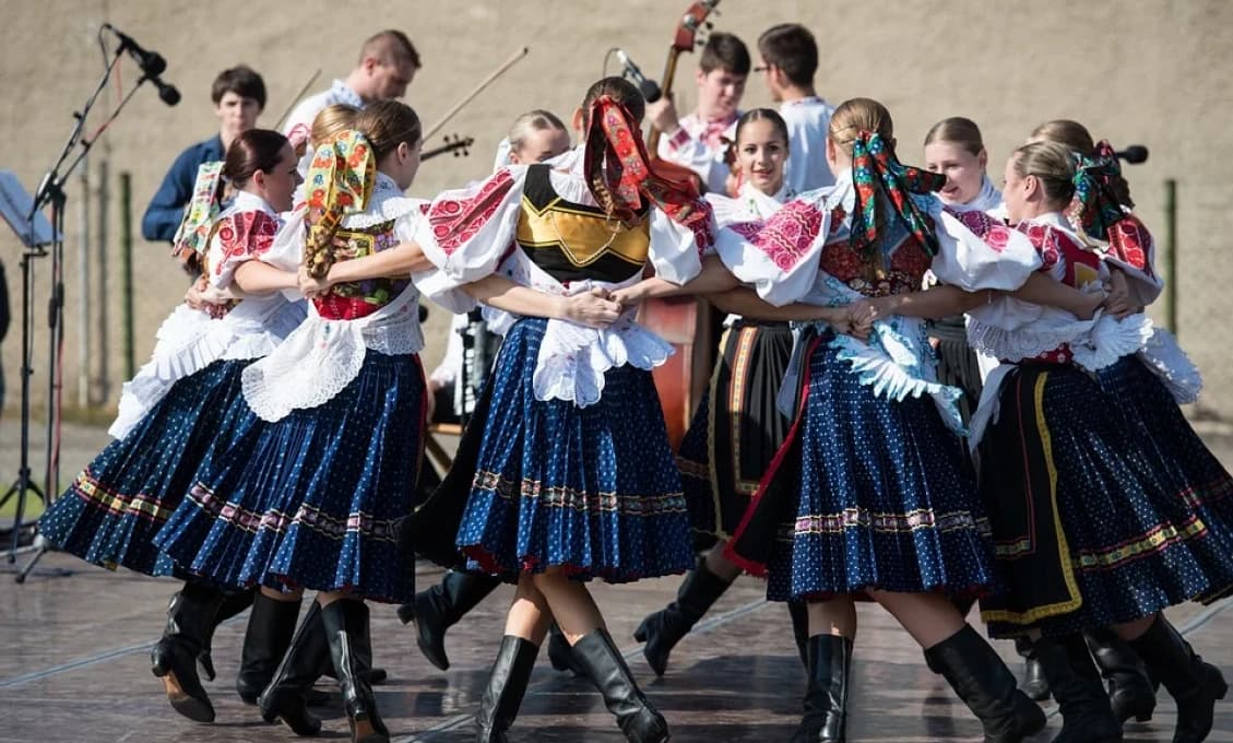 NOVÝ PRIESKUM AKO: Progresívci a Kotlebovci klesli, Kiska sa doťahuje na SaS