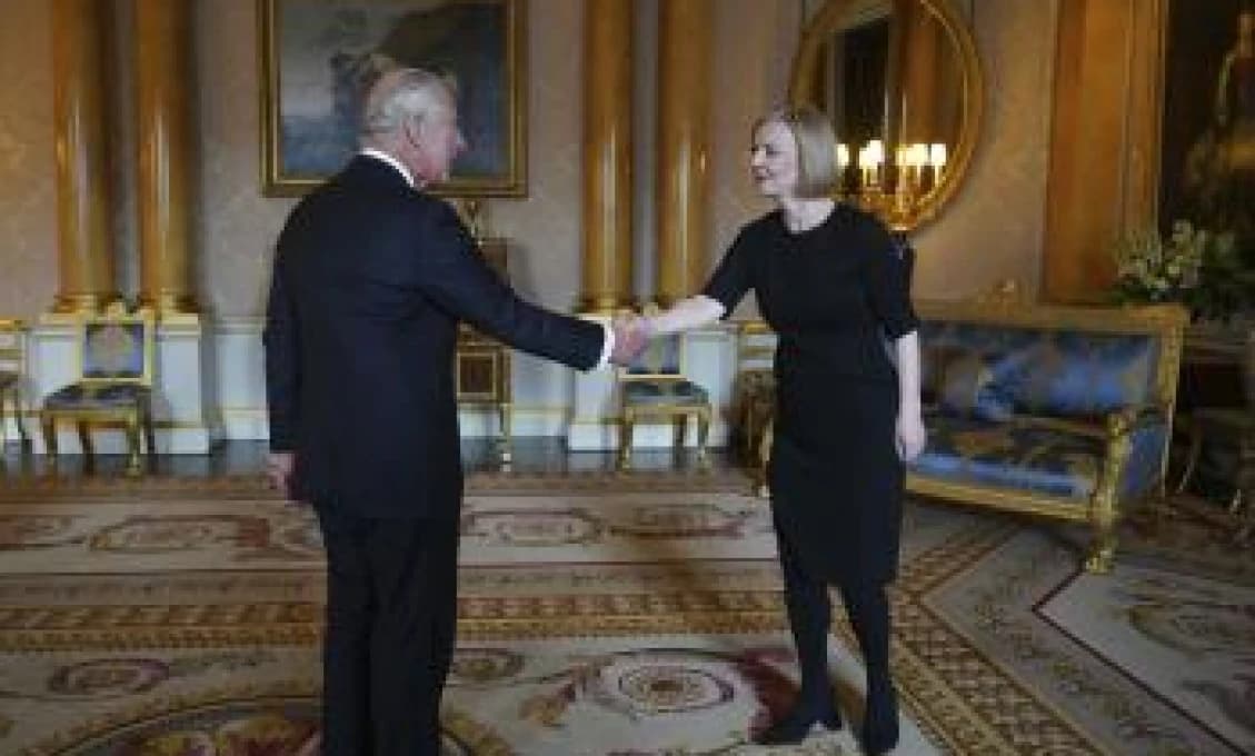 Britská premiérka a členovia vlády zložili prísahu kráľovi Karolovi III.
