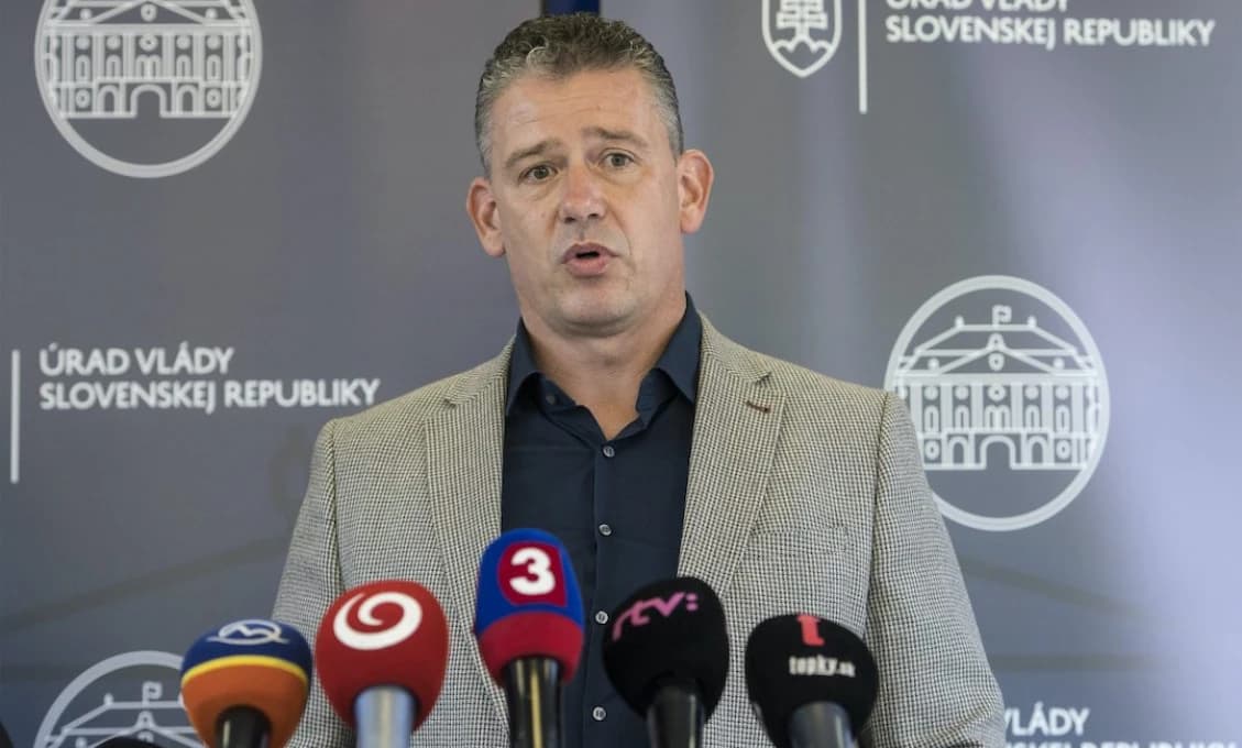 Minister Mikulec vyzdvihol prácu "lovcov hoaxov"