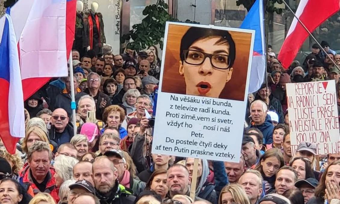 Na Václaváku viala aj slovenská vlajka a spievala sa aj slovenská hymna (VIDEO)
