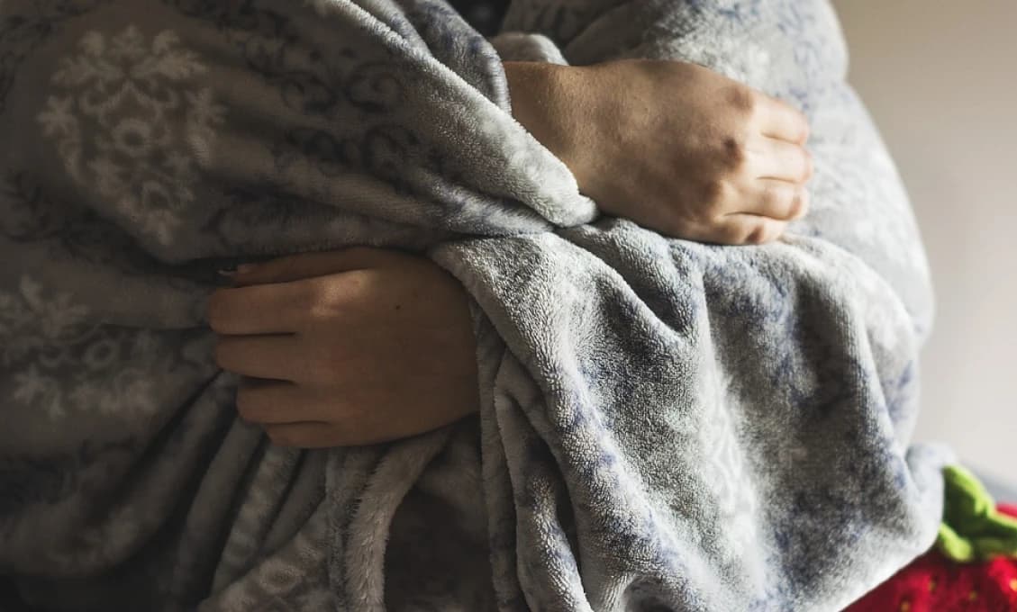 V českej škole to už začalo! Žiaci sedia v studených triedach, rozdávajú im prikrývky