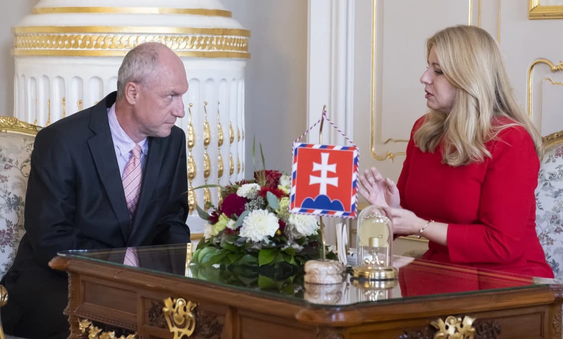 Grécka pobrežná stráž zatkla dvoch pašerákov, ktorí prevážali na lodi migrantov