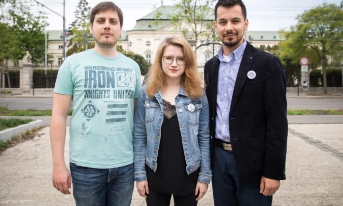 Hlas ľudu: Šeliga, Farská, počujete?