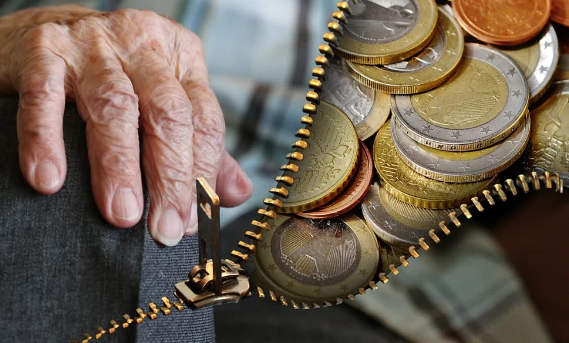 POZRITE v akej výške bude dôchodcom vyplatená inflačná pomoc