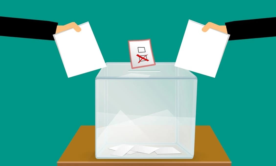 Zoznamy kandidátov sú na webe obcí i VÚC, aj na úradnej tabuli obcí