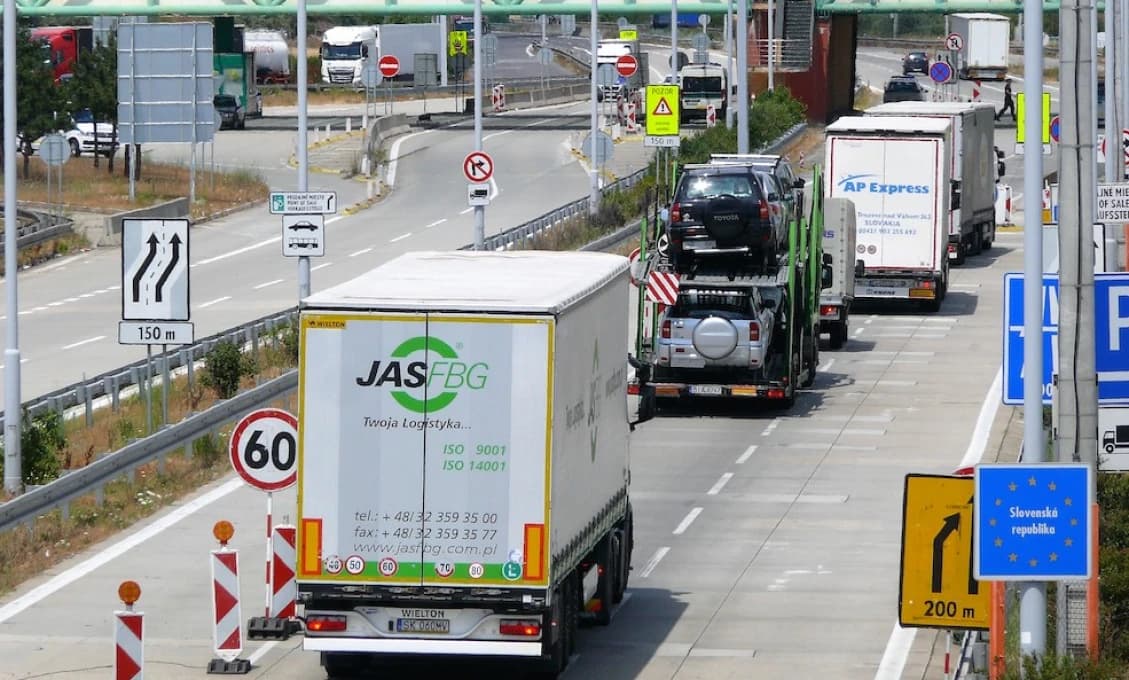 Česká vláda predĺžila kontroly na hraniciach so Slovenskom