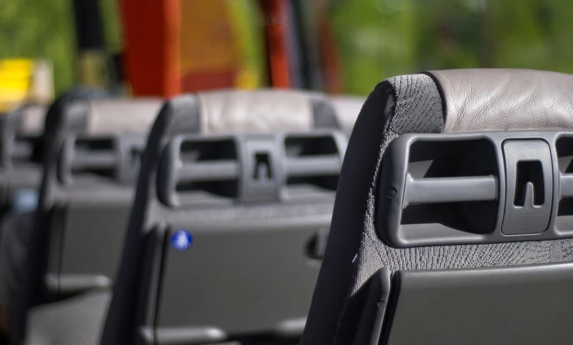 BRIEF: Pri Dolnom Bare havaroval autobus, hlásia najmenej deväť zranených