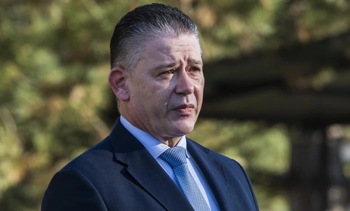 Hlasovanie o odvolávaní Mikulca pre neuznášaniaschopnosť pléna presunuli