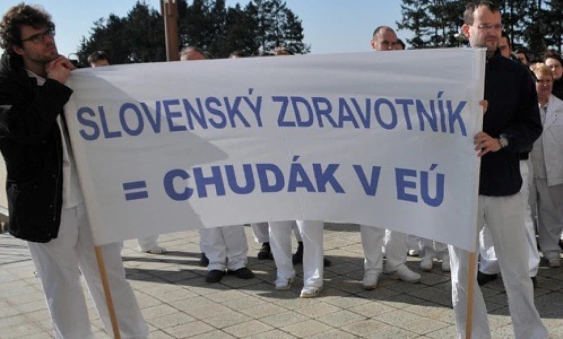 Zhromaždenie lekárov: NEDOSTATOK personálu, VYČERPANÍ zdravotníci, zbytočné ÚMRTIA!