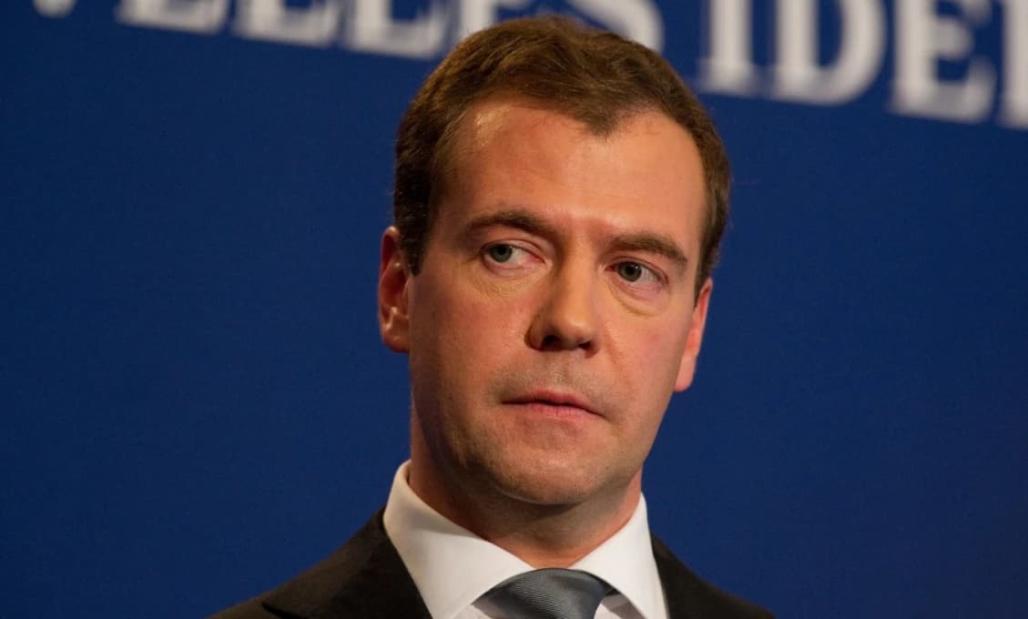 Dimitrij Medvedev TVRDO: Všetci majú plné zuby neurotického Zelenského