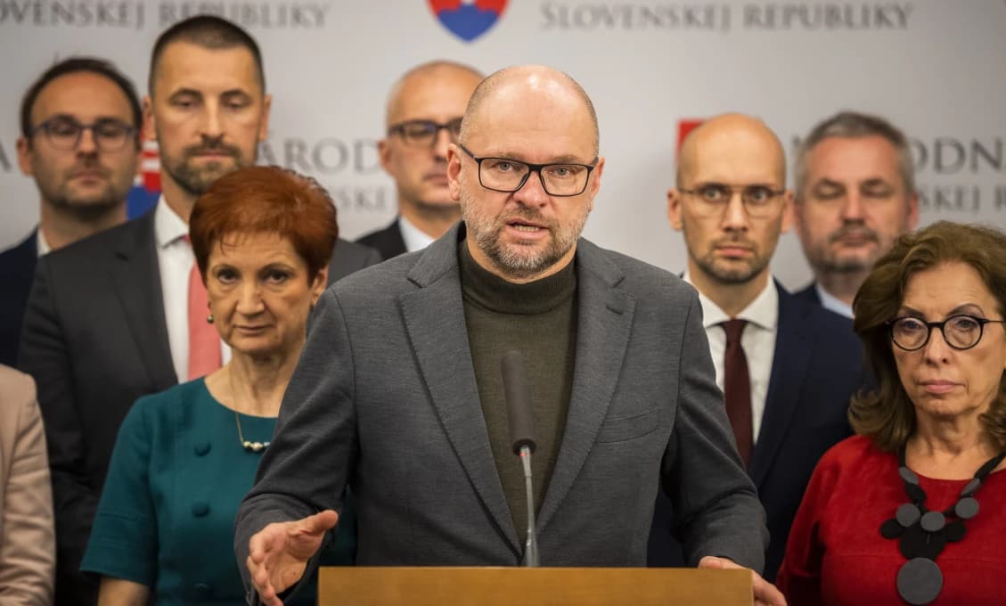 Americký Fed znižuje úrokové sadzby, aj keď Trump to nazýva „zlyhaním“
