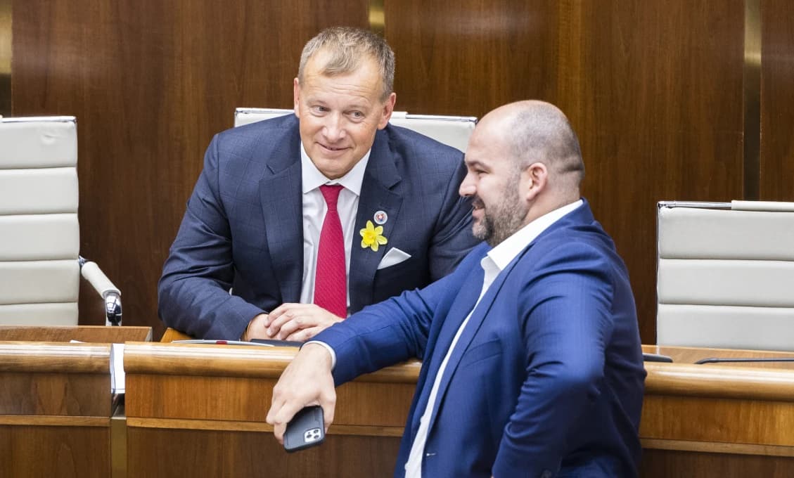 Nájde sa 76 hlasov na odvolanie vlády? Šeliga a Pčolinský majú odpoveď
