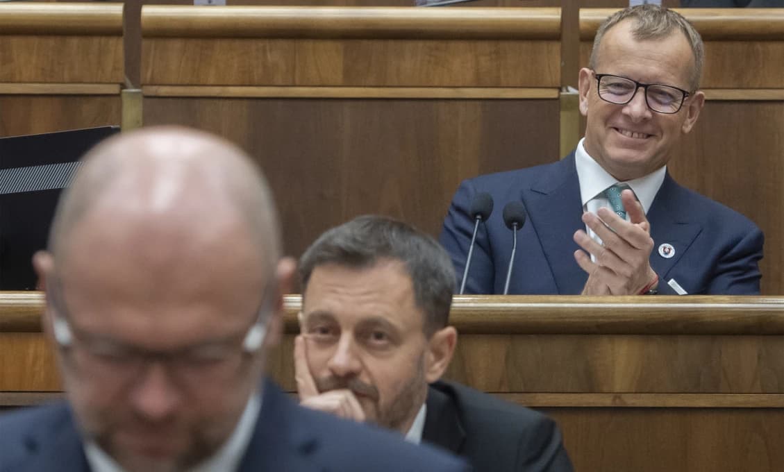 Sledujte s nami NAŽIVO odvolávanie vlády. PADLA VLÁDA!