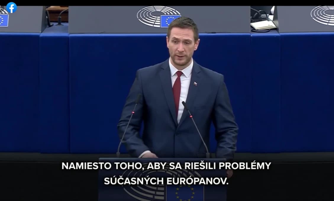 Uhrík “vyčistil žalúdok” slniečkárom v EÚ (VIDEO)