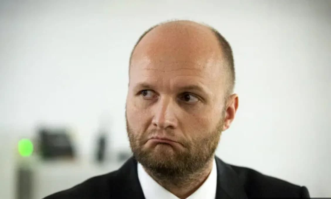 Heredoš: Dole masku, pán (odvolaný) minister!