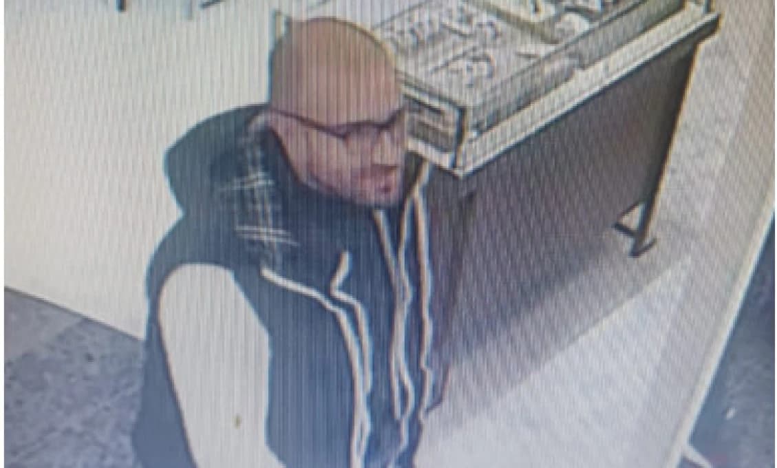 Polícia pátra po páchateľovi, ktorý mal ukradnúť viacero luxusných hodiniek