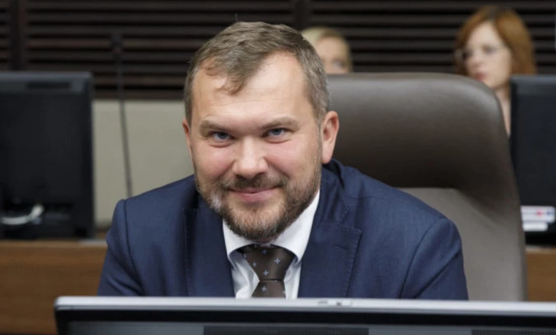 LOZ trvá na naplnení memoranda, minister Karas ponúka alternatívy