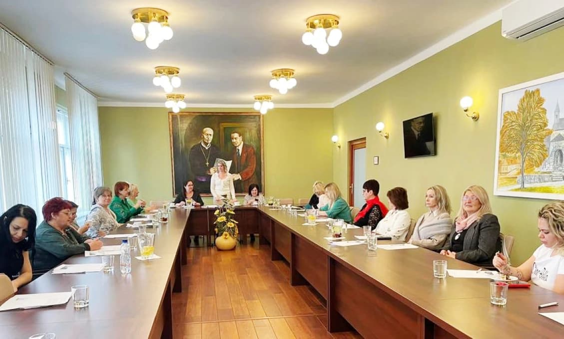 Rozhorčené ženy a matky z Klubu žien SNS