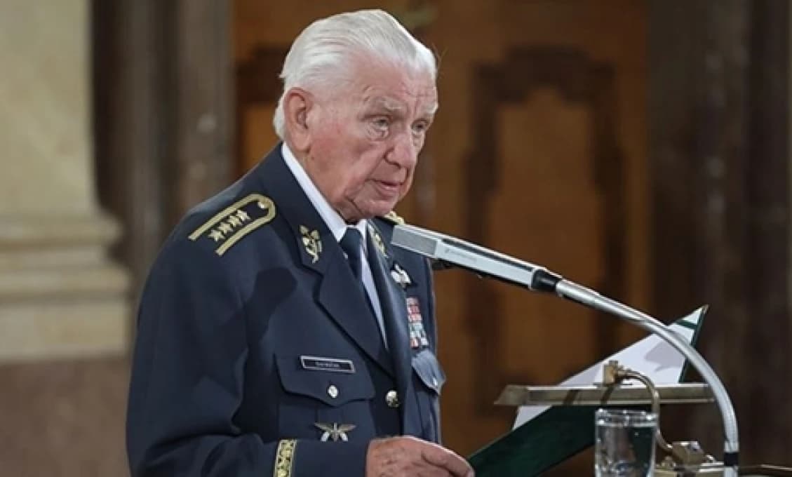 Ako 100-ročný zomrel vojnový veterán a bývalý stíhací pilot RAF Emil Boček