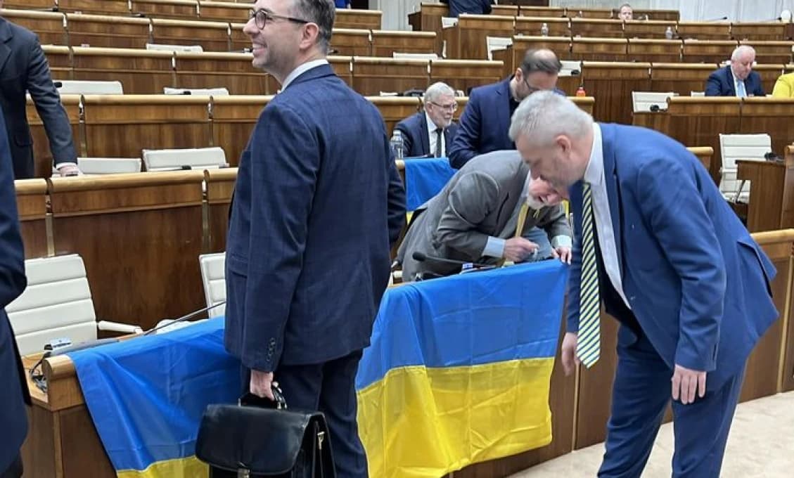 Zo saskárov sa stali SERVILNÍ ŠAŠKÁRI