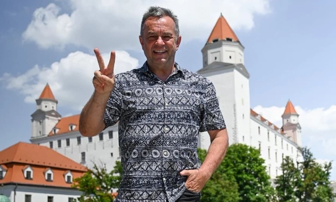 Pán poslanec sa pripravuje na leto. Kvôli novej kráske predal dva veterány! (GALÉRIA)