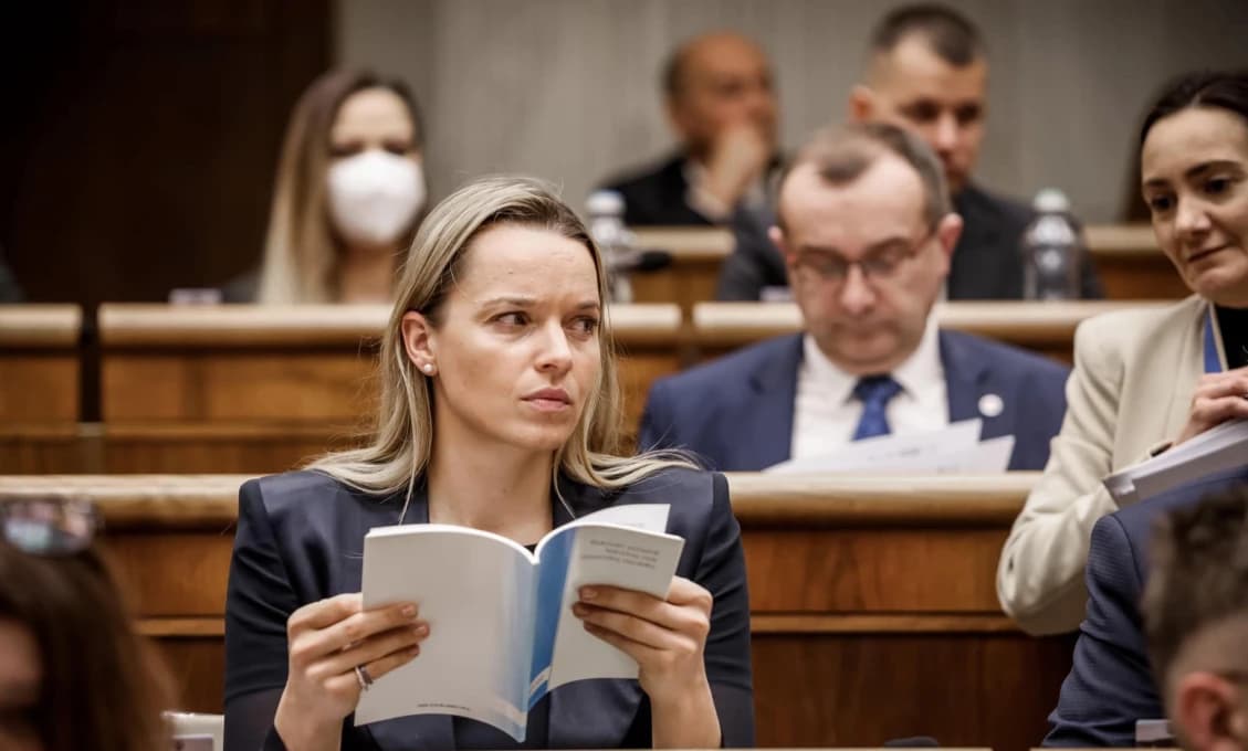Romana versus Jana a Lucia
