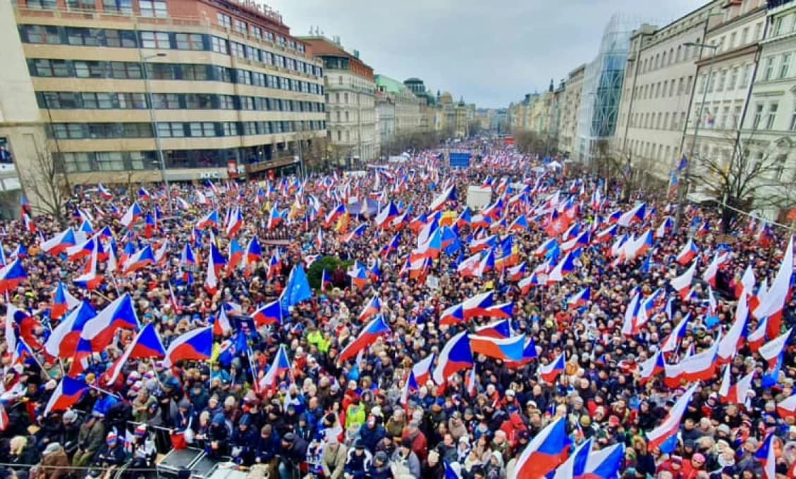 Na cudzie ARMÁDY JE, na DÔCHODKY NIE?!