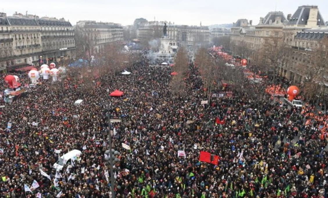 V Paríži sa rozpútalo peklo! (VIDEO)