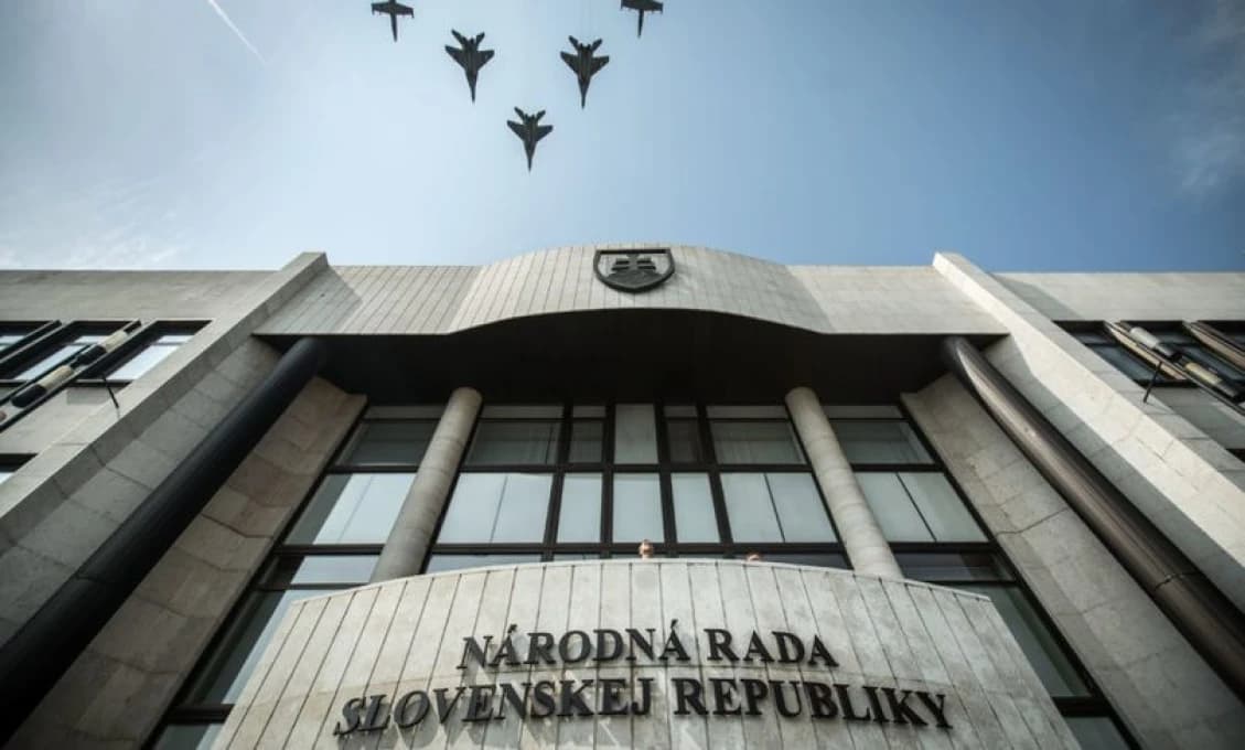 Všetky stíhacie lietadlá MiG-29 zo Slovenska sú už na Ukrajine
